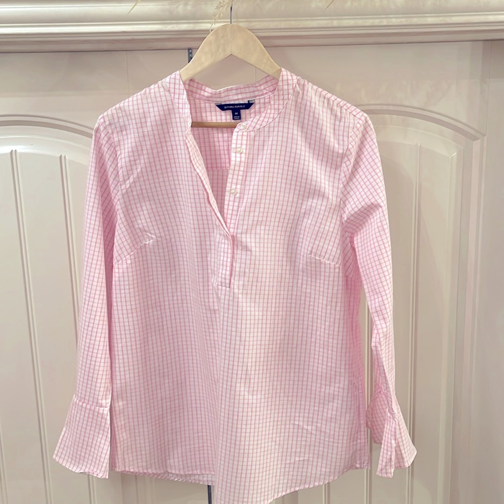 Vintage Banana republic women blouse. Size Medium pink and white pattern popover